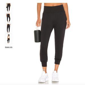 NEW NIKE Yoga Flow 7/8 Pant